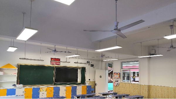 最新教室照明標(biāo)準(zhǔn)用什么燈好？推薦用華輝教護眼教室燈