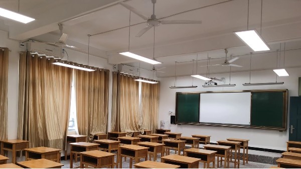 預防學生變成“小眼鏡”，華輝教育照明一直在行動