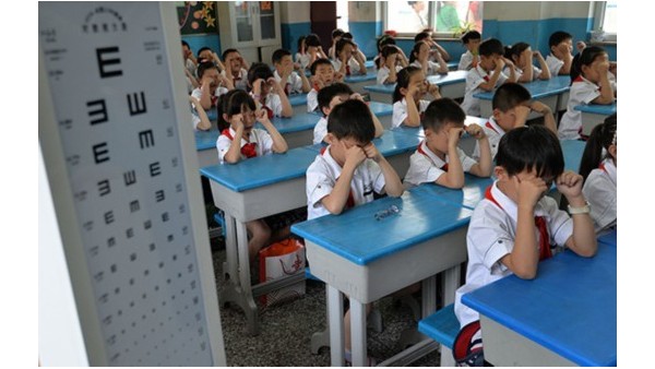 為學(xué)生眼睛“減負(fù)”！中小學(xué)校要打造教室優(yōu)質(zhì)照明光環(huán)境