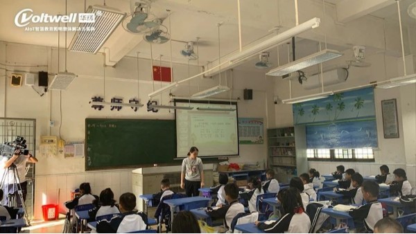 預(yù)防近視，為青少年打造教室優(yōu)質(zhì)照明光環(huán)境是首要任務(wù)