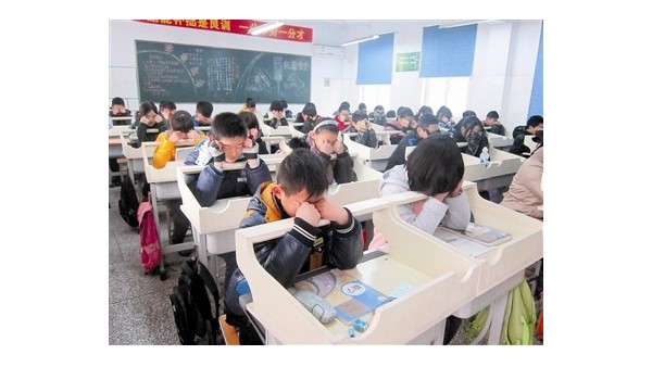 呵護(hù)學(xué)生的視力健康，從華輝led護(hù)眼教室燈具開(kāi)始
